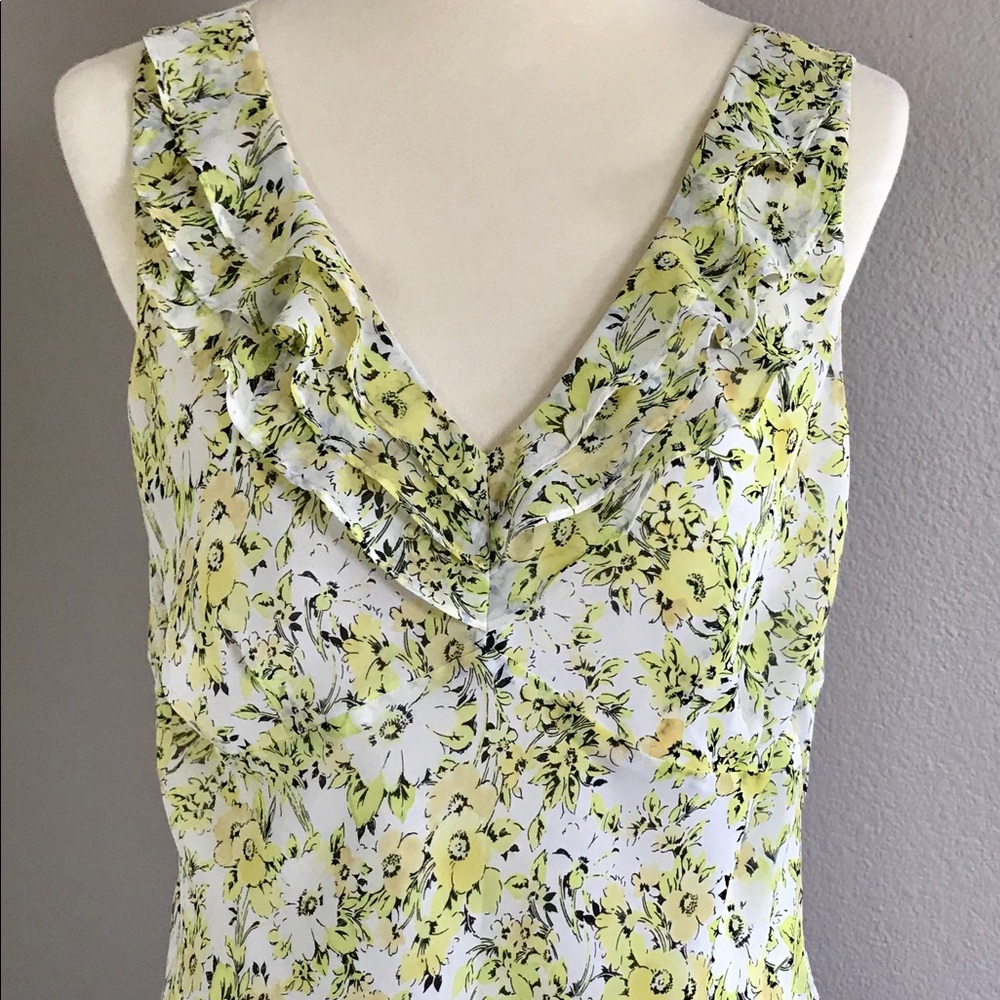 Cute LOFT Floral Sleeveless Blouse Size 14